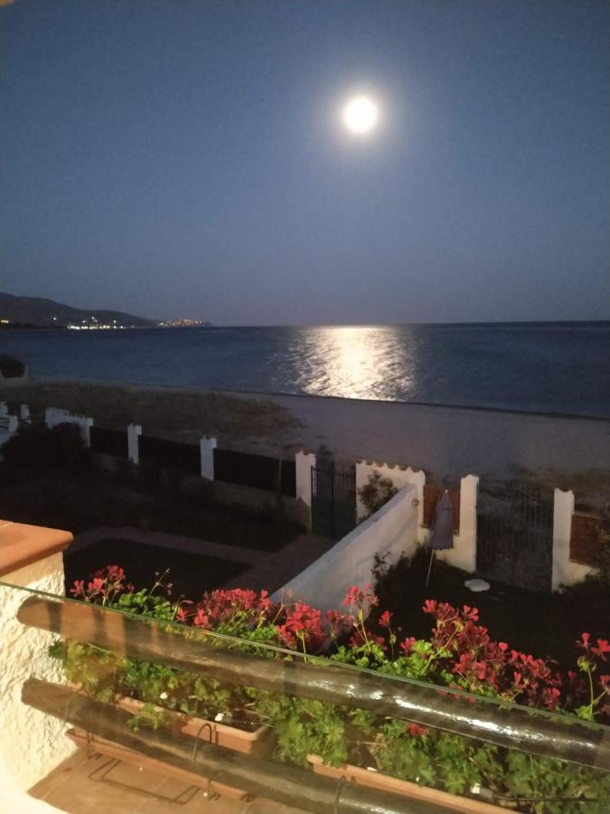In Front Of The Beach - La Terrazza Sul Mare Flumini di Quartu Eksteriør billede
